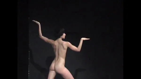 Καυτά Naked on Stage Performance δροσερά βίντεο