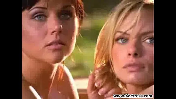 Jaime Pressly y Tiffani Amber Thiessenvídeos interesantes