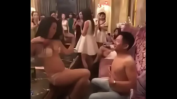 Sıcak Sexy girl in Karaoke in Cambodia harika Videolar