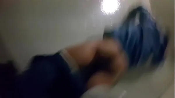 Žhavá Fucking in the gay metropolitan toilets - Lima skvělá videa