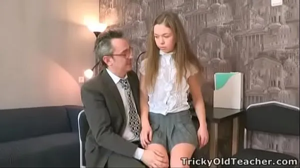 हॉट Tricky Old Teacher - Sara looks so innocent बेहतरीन वीडियो