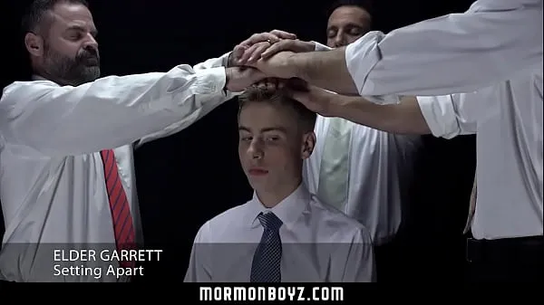 Missionary Boys - L'anziano Garret riceve più cazzi durante un rituale segretoVideo interessanti