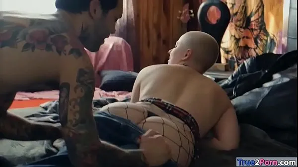 हॉट Luscious skinhead ho throated and fucked by horny rock star बेहतरीन वीडियो