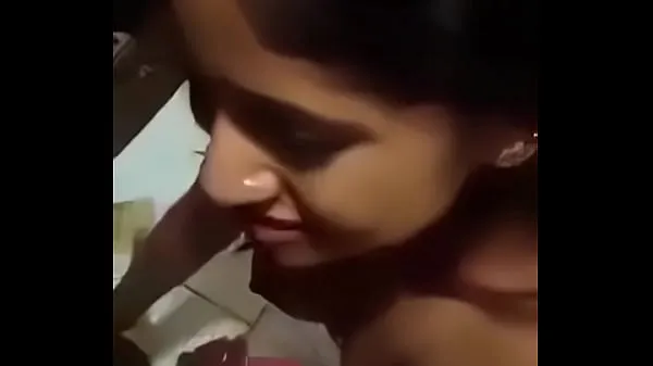 Hot Desi indian Couple, Girl sucking dick like lollipop kule videoer