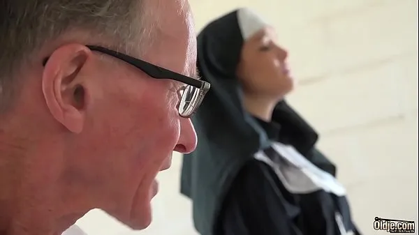 Sexy young nun has sex for the first time with a grandpa in the confessional مقاطع فيديو رائعة