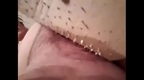 热Rubbing my pussy on a sheet of tacks酷视频