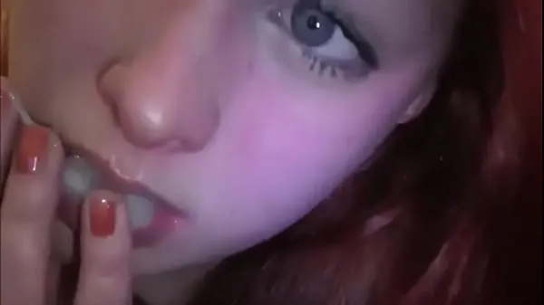 热Married redhead playing with cum in her mouth酷视频