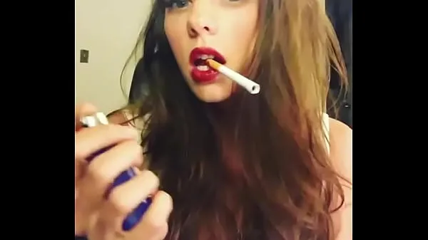 Vroči Hot girl with sexy red lips kul videoposnetki