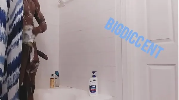 Heiße Young Menace in shower jacking big black cockcoole Videos