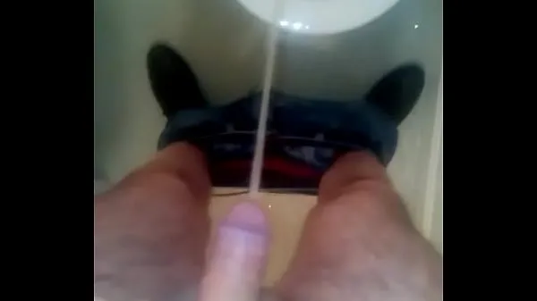 Populaire Pissing in the toilet coole video's