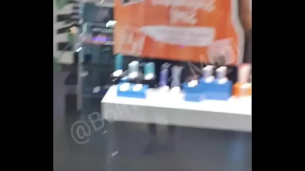 Sem calcinha no shopping fazendo squirt مقاطع فيديو رائعة