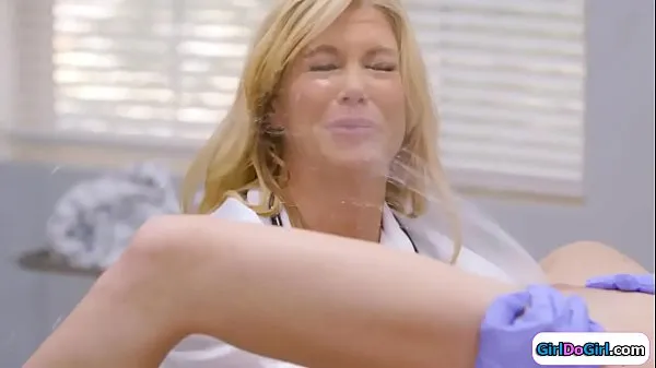Hot Unaware doctor gets squirted in her face cool Videos