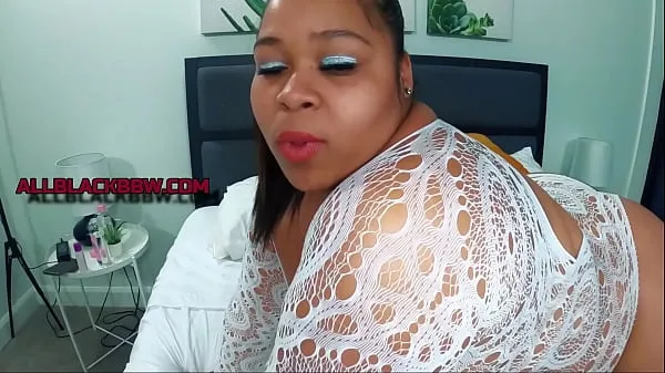 QUEEN K SEXY BIG BELLY ET TITTS vidéos sympas