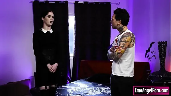 Sıcak Goth Wednesday Addams lets guy fuck her harika Videolar