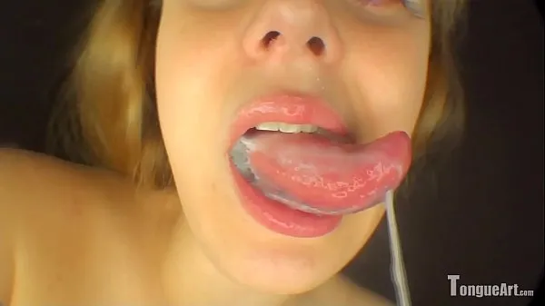 Pixie with Huge Tongue vídeos legais
