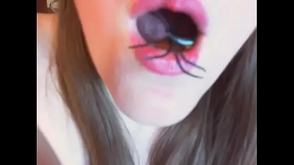 Žhavá Super fetish amateur video insects inside my troath and all inside my big hairy pussy skvělá videa