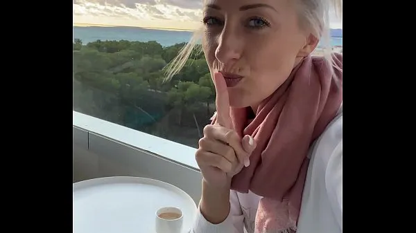 Vroči I fingered myself to orgasm on a public hotel balcony in Mallorca kul videoposnetki