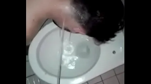 Face piss shower Video sejuk panas