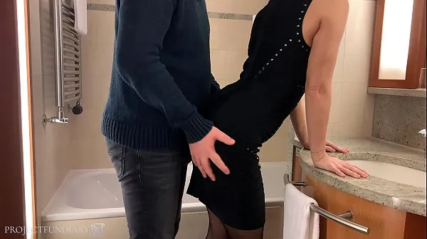 Heiße Fick das freche Zunder-Date in einem sexy kleinen schwarzen, figurbetonten Kleid in einem Hotelzimmercoole Videos