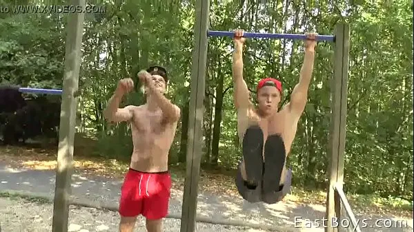 인기 있는 Summer Handjob Adventure 2020 Flexing and Workout 멋진 동영상