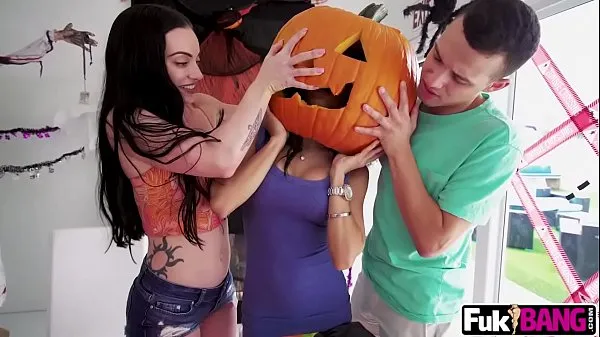 Tia Cyrus Trentenaire Swalloween Treat vidéos sympas