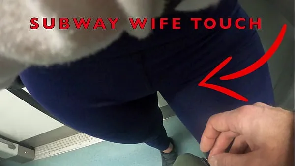 My Wife Let Older Unknown Man to Touch her Pussy Lips Over her Spandex Leggings in Subway مقاطع فيديو رائعة