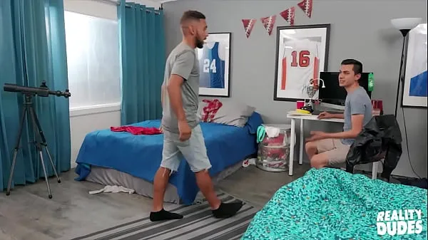 Chris Manning) tenta o seu melhor para relaxar (Ricky Daniels) antes de seu jogo começar - caras da realidade vídeos legais