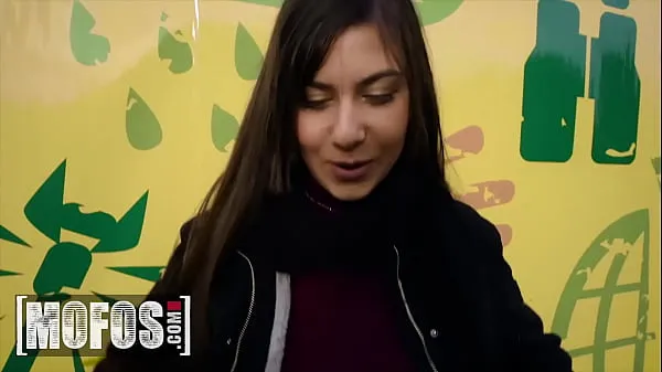 Žhavá Cute Young (Anya Kray) Loves Cold Hard Cash And A Anal Sex In The Morning - Mofos skvělá videa