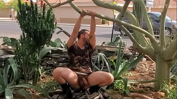 Vroči Nudist Hippie gardening exposed kul videoposnetki