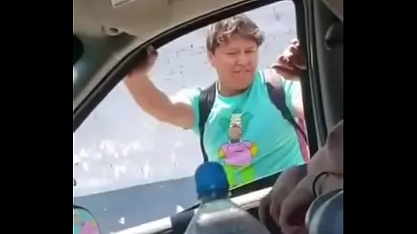 ホット見知らぬ人が車の中で女の子に触れるクールなビデオ