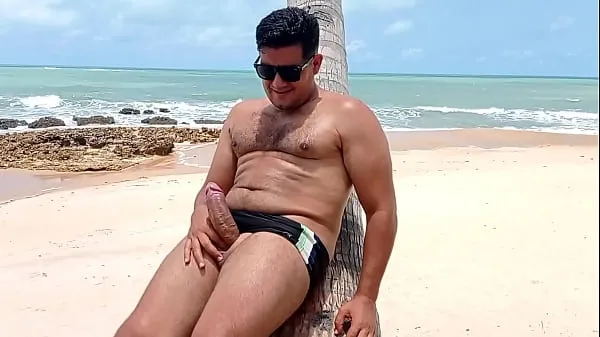 Yuri Gaucho se masturbe sur la plage de Coqueirinho PB avec des baigneurs sur la plage vidéos sympas