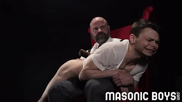 Hotte MasonicBoys - Master bear daddy spanks and milks young sub twink seje videoer