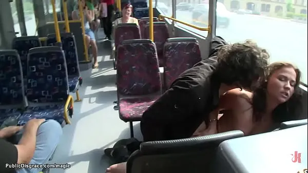 Hotte Bound Euro slut fucked in public bus seje videoer