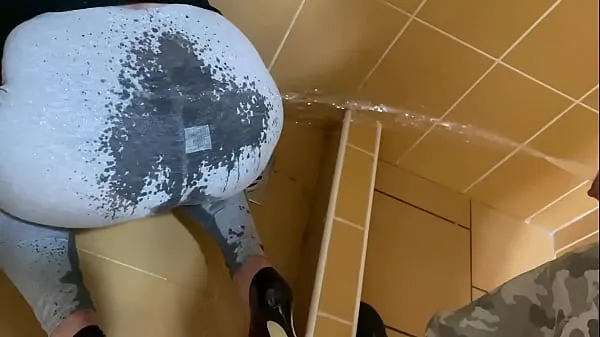 热Wetting Leggins next guy Pee on my Ass酷视频