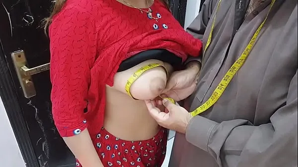 Sıcak Desi indian Village Wife,s Ass Hole Fucked By Tailor In Exchange Of Her Clothes Stitching Charges Very Hot Clear Hindi Voice harika Videolar