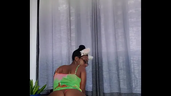 گرم THONG TWERK EBONY JUICY ASS ٹھنڈے ویڈیوز