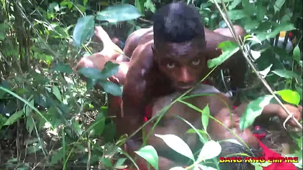 COMO FILHO DE UM MILIONÁRIO POPULAR, EU COMI UMA GAROTA AFRICANA DA VILLAGE E ELA ME MONTOU NO BUSH E EU GOSTEI MUITO DA VILLAGE WET PUSSY { PARTE DOIS, VÍDEO COMPLETO NO XVIDEO RED vídeos legais