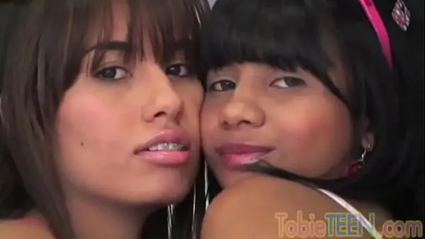 Tobie Teen Lesbian Duo vídeos legais