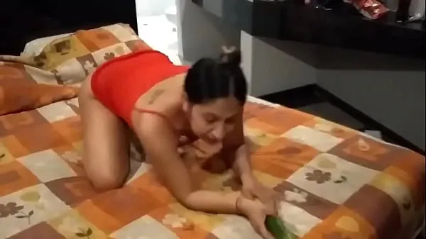 Sex with a delicious cucumber, I had a delicious threesome with my husband and a cucumber Video keren yang keren