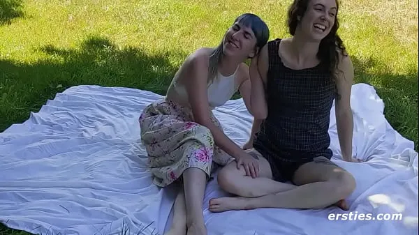 Lesbian Babes Have Sexy Fun Outdoors مقاطع فيديو رائعة