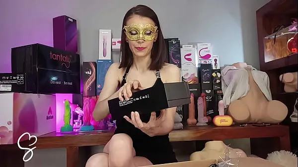 Skinny Camgirl Sarah show her new Sex Toys Video thú vị hấp dẫn