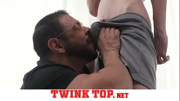 हॉट Latino bear ass fucked by cute skinny twink बेहतरीन वीडियो