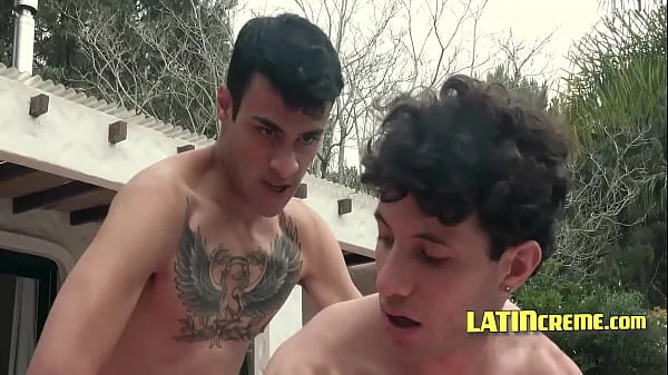 Populaire Hot Latin Twinks By The Pool coole video's