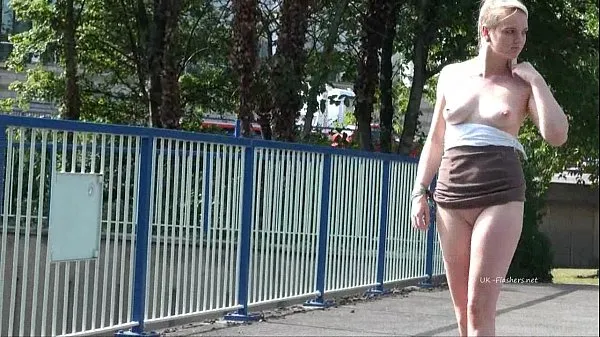 Sıcak Teen blonde flasher Carly Raes outdoor masturbation and exhibitionist babes harika Videolar