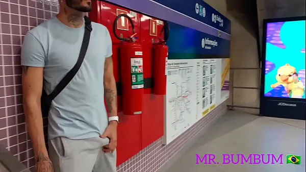 SAFADO MALE EXISTE A LA STATION METR0 ET RELIEF AVEC LA PUTAIN OFFERTE (COMPLET DANS LE NET ET ABONNEMENT vidéos sympas