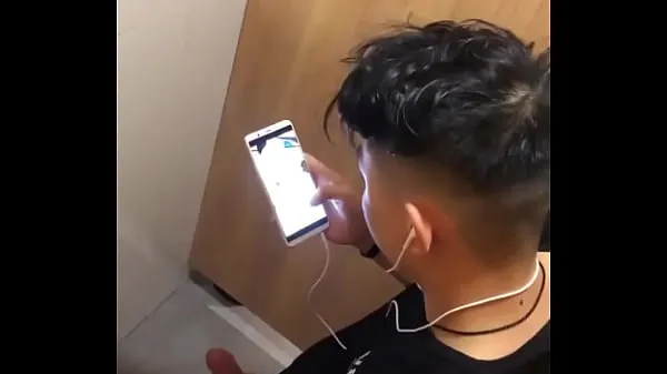 Žhavá asian jerking off in the bathroom skvělá videa