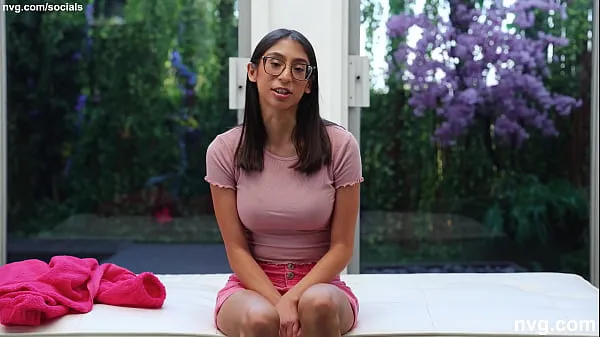 La nerd gamer girl è una MACCHINA PER L'ORGASMOVideo interessanti