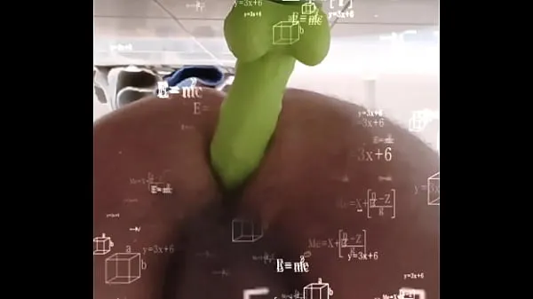 Un bel gioco con dildo verde nel culoVideo interessanti