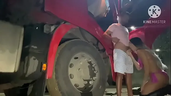 Camionero follando el culo de una puta en una gasolineravídeos interesantes