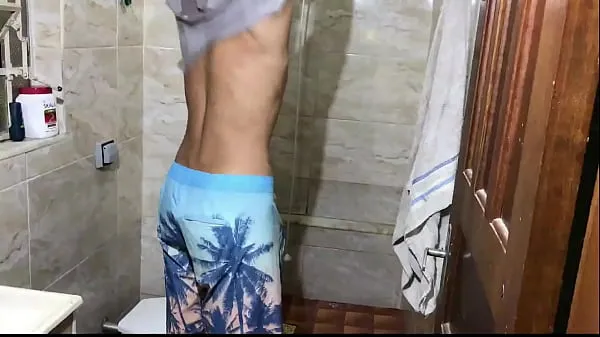 Espiando novinho tomando banho, não resistir e dei a buceta gostoso Video keren yang keren